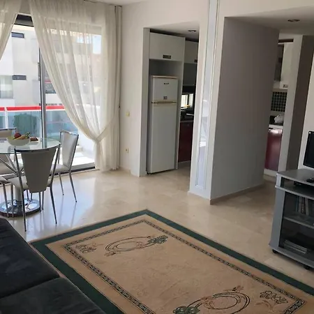 Antalya Merkezde Havuzlu Sitede 2+1 Daire Apartament