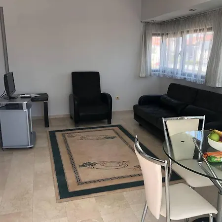 Antalya Merkezde Havuzlu Sitede 2+1 Daire アパート
