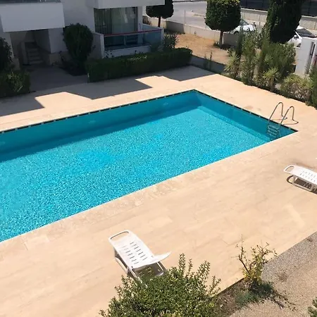Antalya Merkezde Havuzlu Sitede 2+1 Daire ベレキ