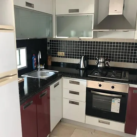 Antalya Merkezde Havuzlu Sitede 2+1 Daire ベレキ